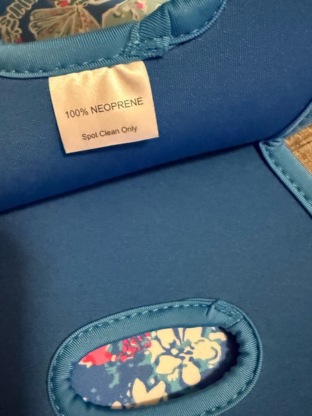 Brand New! Lilly Pulitzer Floral Neoprene Set of 2 Wine Totes in Pink & Blue! - Picture 3 of 4